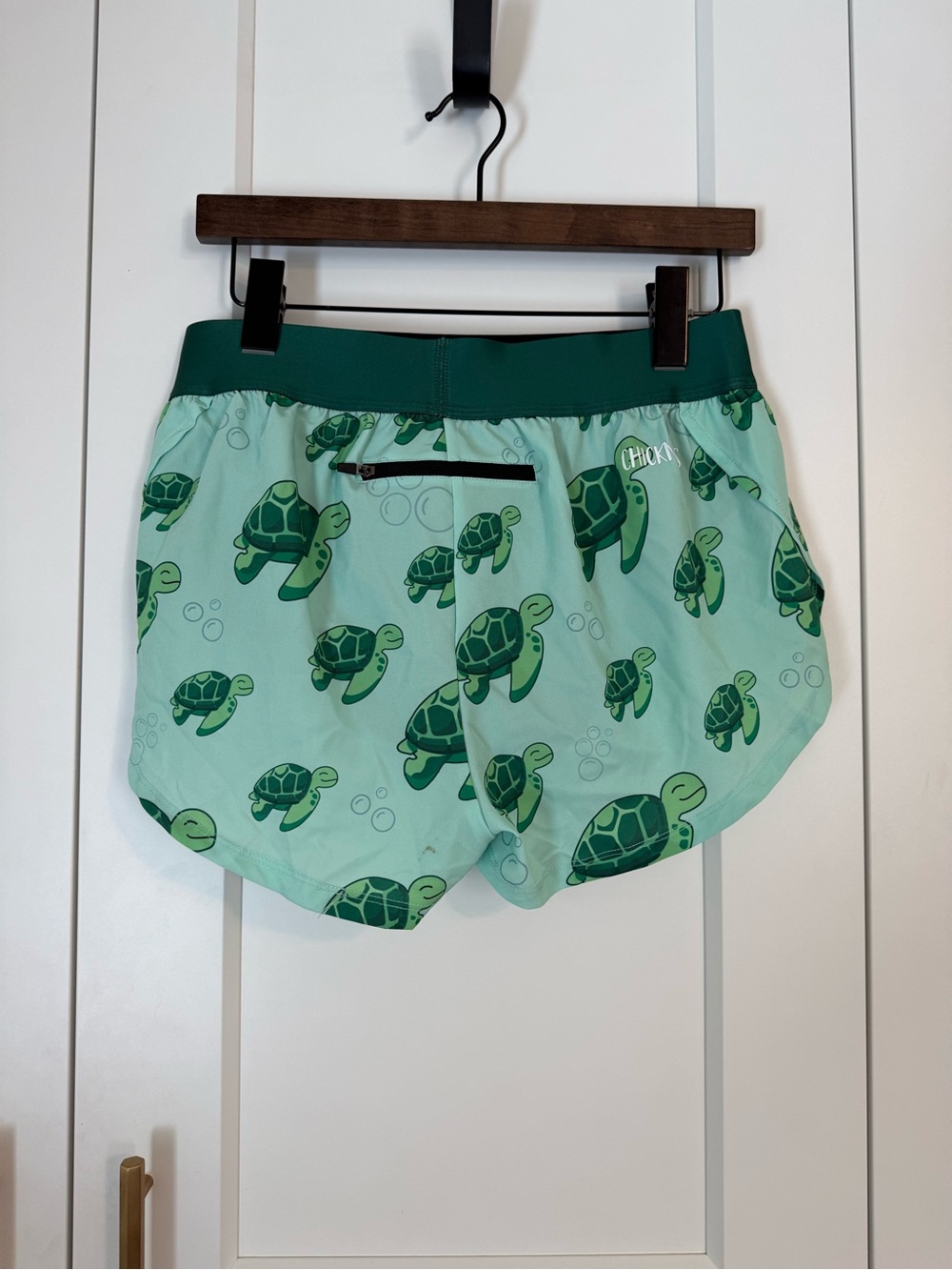 Chicknlegs Women’s Medium Chicken Legs Running Shorts Turtle Print Lined - Picture 2 of 4